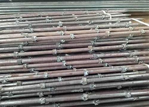 镜铁区隧道钢花管